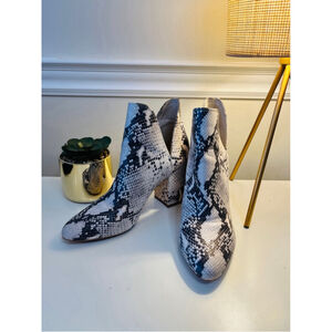 Steve Madden Rooki Snakeskin Block Heel Booties Size 10